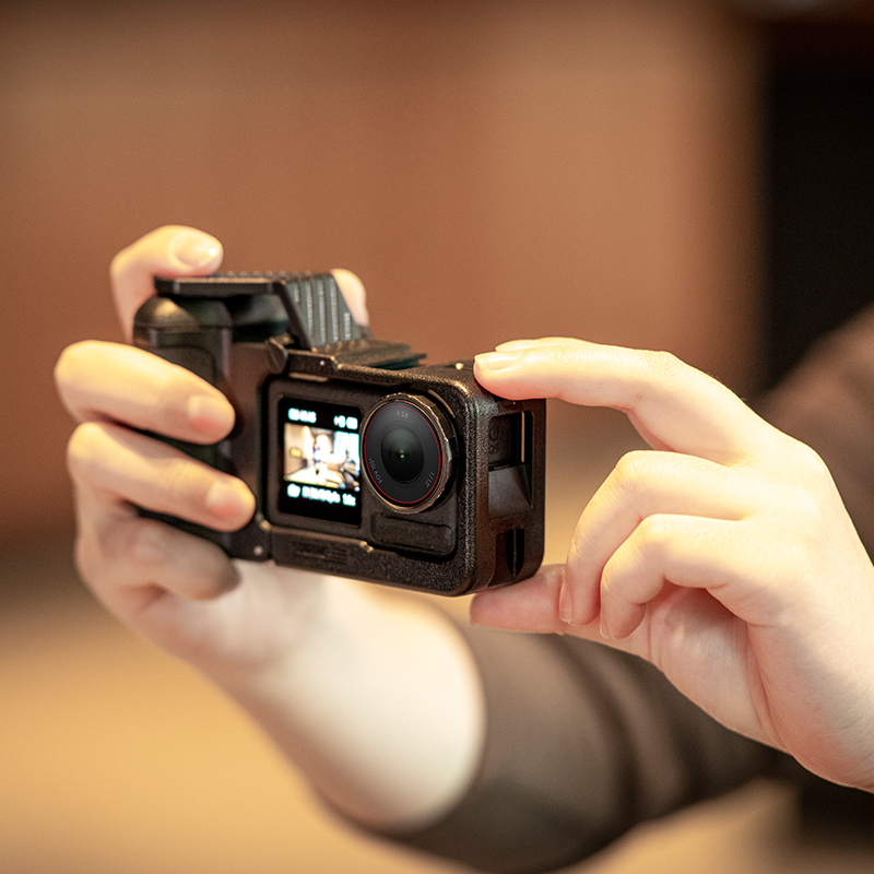 DJI Action 5 Pro用拡張バッテリーグリップ、写 - Camera Battery Grip のレビューと価格