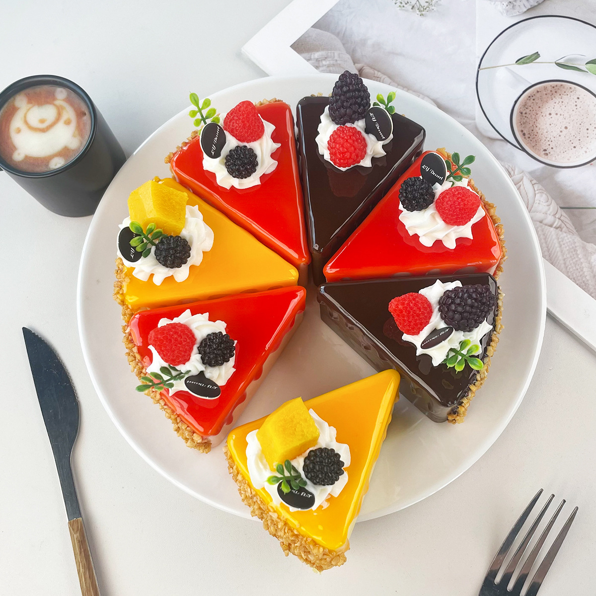 偽物の誕生日ケーキシミュレーション三角ムースケーキモデル結婚 - Photography Triangle のレビューと価格